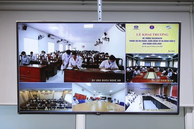 Buổi tư vấn y tế, khám chữa bệnh từ xa của Bệnh viện K với nhiều điểm cầu. Ảnh: PV/Vietnam+ 