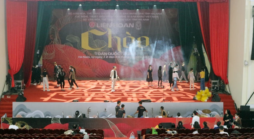 Các diễn viên đã sẵn sàng cho Liên hoan. Ảnh: Đại Nghĩa - TTXVN