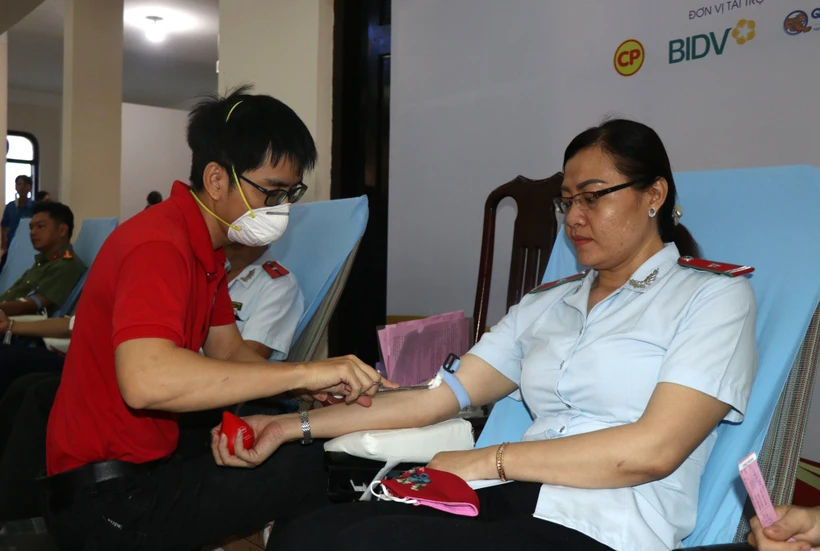 Ngày hội hiến máu "Giọt hồng đất Bạc Liêu"