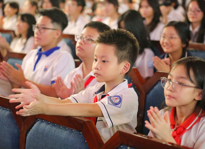 Bộ Giáo dục và Đào tạo yêu cầu thực hiện đúng quy định đối với các khoản thu