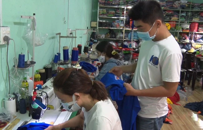 Cơ sở may của anh Bùi Khắc Bảo. Ảnh: baobinhdinh.vn 