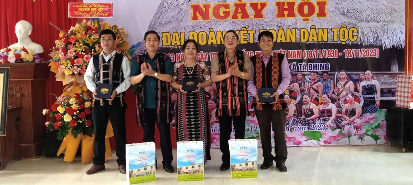 Phó Chủ tịch Quốc hội Nguyễn Đức Hải dự Ngày hội Đại đoàn kết toàn dân tộc ở khu dân cư A Liêng (Quảng Nam)