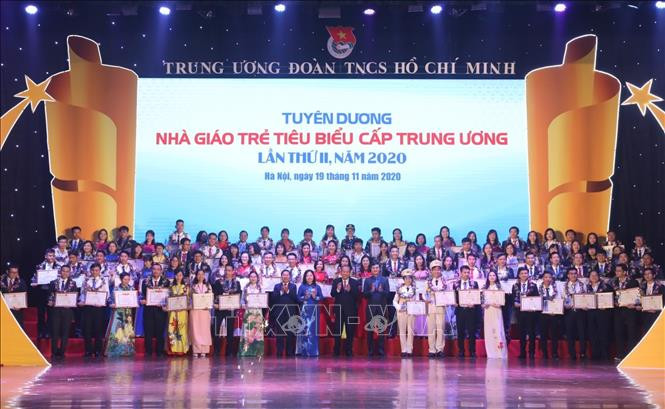 99 "Nhà giáo trẻ tiêu biểu" cấp Trung ương lần thứ II được tuyên dương tại buổi lễ. Ảnh: Văn Điệp - TTXVN