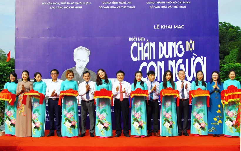 Trưng bày chuyên đề “Hồ Chí Minh - Chân dung một con người”