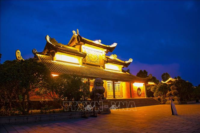 Chùa Bãi Đính (Ninh Bình) về đêm. Ảnh: Minh Đức - TTXVN