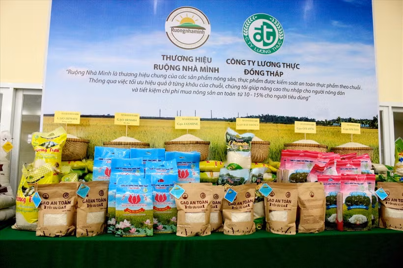 Sản phẩm gạo từ "Ruộng nhà mình". Ảnh: laodong.vn 