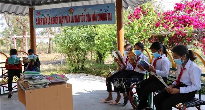 Mô hình thư viện xanh phục vụ học sinh dân tộc thiểu số tại trường Tiểu học Trần Quốc Tuấn, xã Chư Drăng, huyện Krông Pa (Gia Lai). Ảnh: Hồng Điệp - TTXVN 