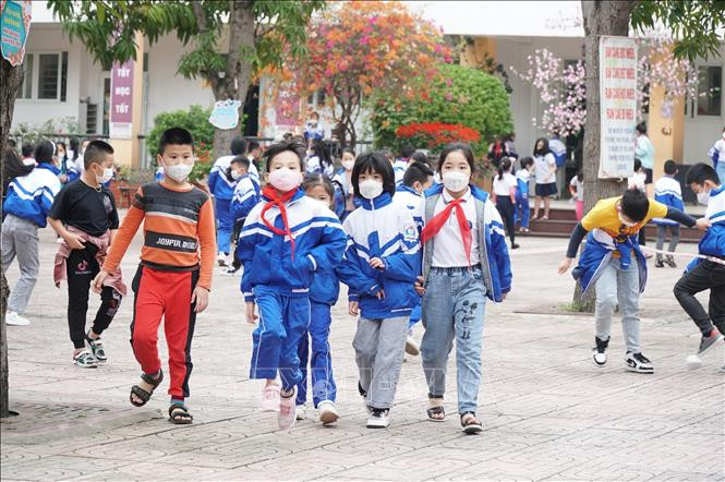 Nhiều học sinh đã tựu trường sau đại dịch COVID-19.Ảnh: Bích Huệ - TTXVN 