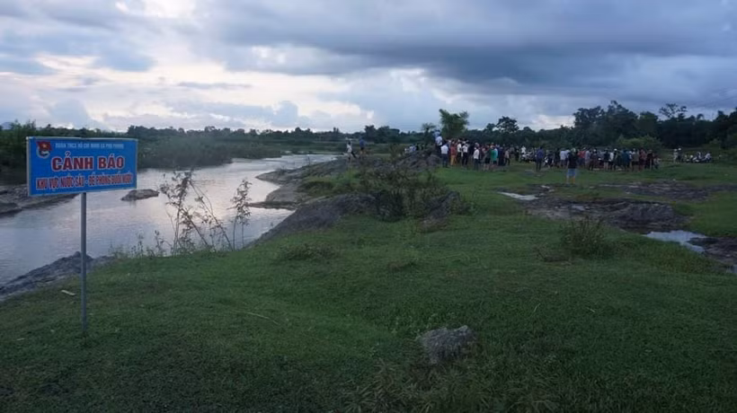 Hai em nhỏ đuối nước thương tâm vì tắm sông ở Hà Tĩnh
