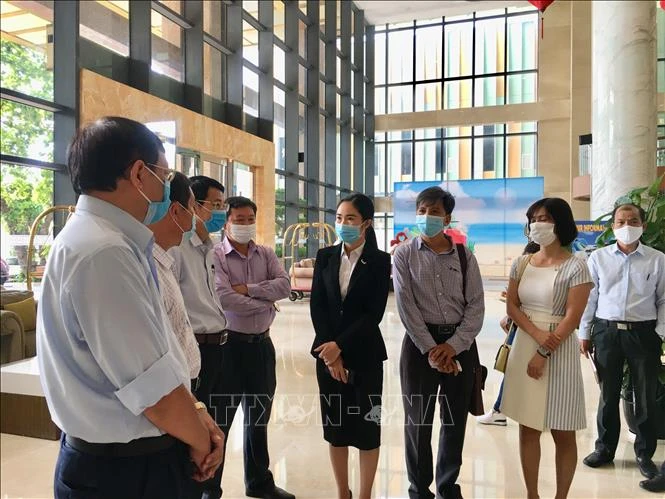 Đoàn kiểm tra công tác phòng chống dịch tại khách sạn Mường Thanh Luxury Nha Trang. Ảnh: Thanh Vân-TTXVN