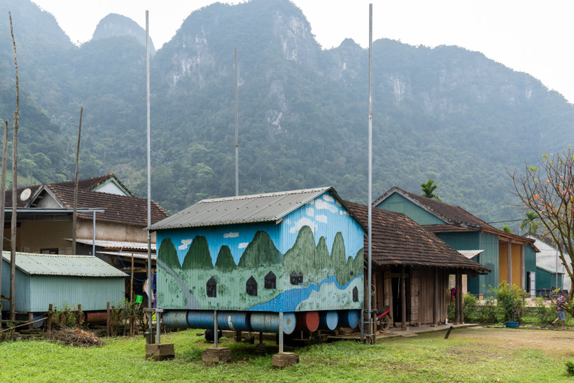 Du khách tham quan Toà Thánh Cao Đài Tây Ninh. Ảnh: Giang Phương - TTXVN 