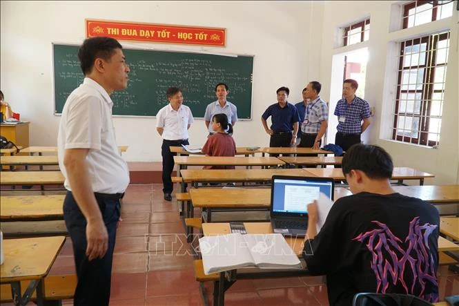 Xây dựng phương án thi tốt nghiệp trung học phổ thông trong thời điểm dịch COVID-19 đang diễn ra tại nhiều địa phương. Ảnh: Bích Huệ - TTXVN