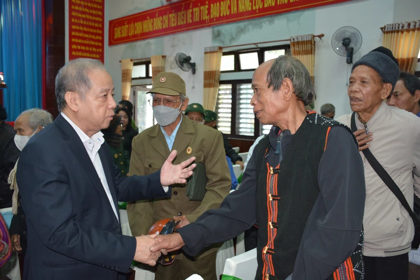 Phát động phong trào “Dòng họ, làng, bản không có hộ nghèo” tại A Lưới