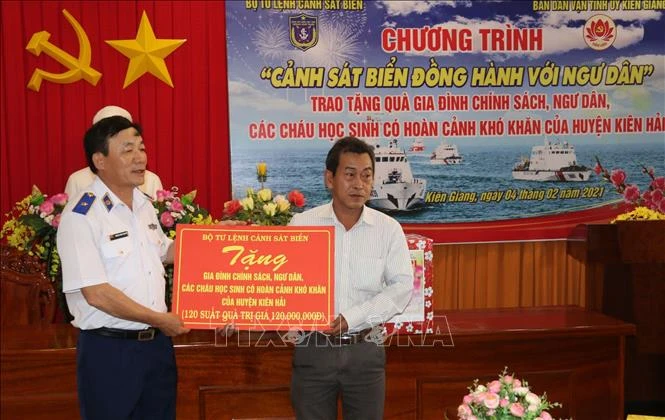 Mang hơi ấm mùa Xuân đến ngư dân, học sinh nghèo ở Kiên Giang