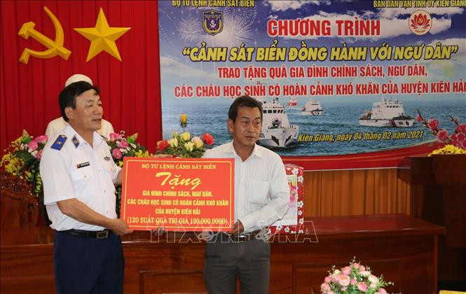Mang hơi ấm mùa Xuân đến ngư dân, học sinh nghèo ở Kiên Giang