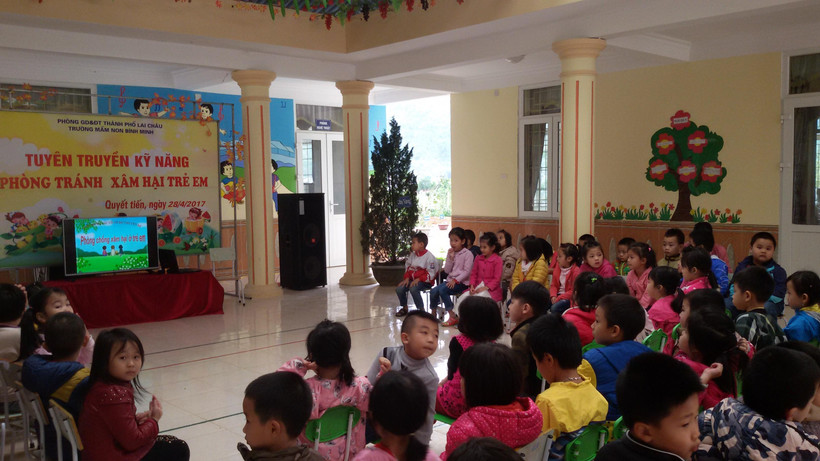 Giáo dục “Kỹ năng sống” cho trẻ mầm non là giáo dục cách sống tích cực trong xã hội hiện đại. Ảnh : laichau.edu.vn