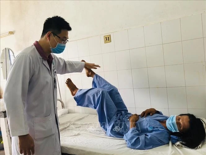 Ngày 2/6, bệnh nhân hồi phục tốt, thực hiện y lệnh của bác sĩ. Ảnh: TTXVN phát