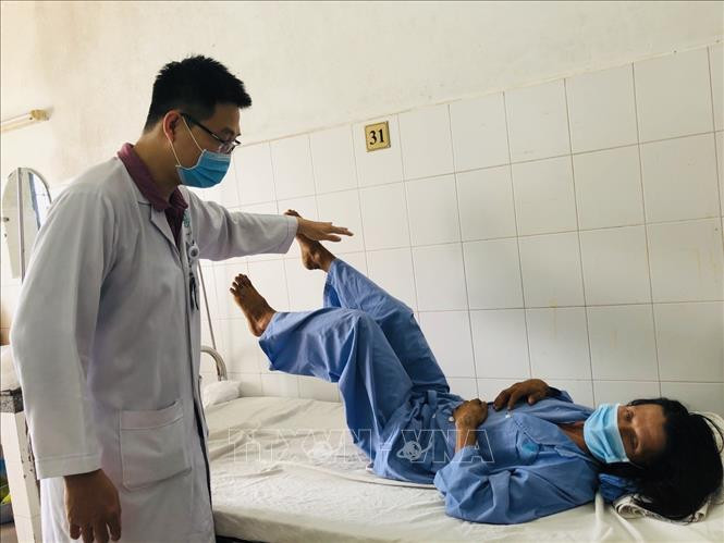 Ngày 2/6, bệnh nhân hồi phục tốt, thực hiện y lệnh của bác sĩ. Ảnh: TTXVN phát