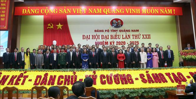 Ban chấp hành Đảng bộ tỉnh Quảng Nam khóa XXII, nhiệm kỳ 2020-2025 ra mắt đại hội. Ảnh: Trần Tĩnh -TTXVN