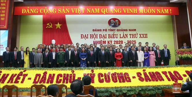 Ban chấp hành Đảng bộ tỉnh Quảng Nam khóa XXII, nhiệm kỳ 2020-2025 ra mắt đại hội. Ảnh: Trần Tĩnh -TTXVN