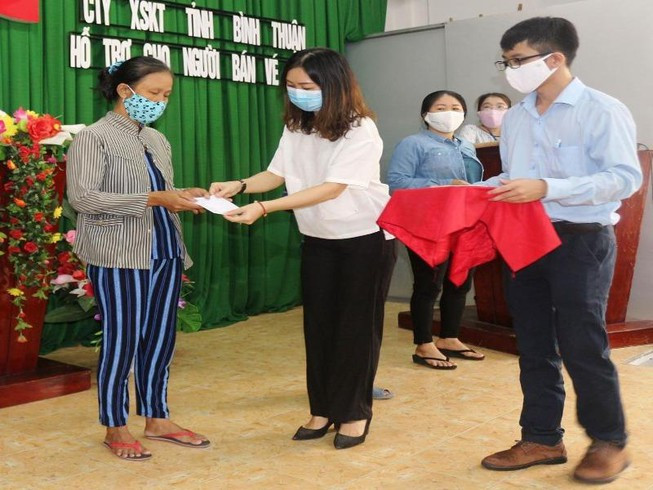 Người lao động mất việc, hộ kinh doanh cá thể có doanh thu kê khai thuế dưới 100 triệu đồng/năm đều được hỗ trợ.Ảnh : plo.vn