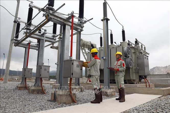 Công trình sẽ góp phần đảm bảo cung cấp điện ổn định, an toàn cho khu kinh tế Nghi Sơn. Ảnh: Huy Hùng - TTXVN 