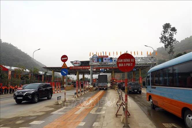 Hệ thống thu phí tự động không dừng ePass của Công ty CP Giao thông số Việt Nam được triển khai tại 35 trạm thu phí trên toàn quốc. Ảnh: Huy Hùng - TTXVN 