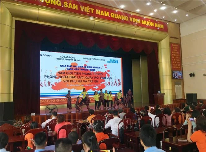 Chương trình "Tháng hành động vì bình đẳng giới và phòng ngừa ứng phó với bạo lực trên cơ sở giới" được tổ chức tại Tp. Hồ Chí Minh. Ảnh: Thanh Vũ – TTXVN
