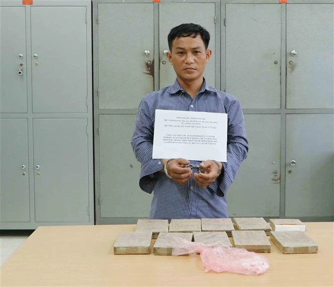 Lai Châu bắt giữ 4 đối tượng mua bán, vận chuyển trái phép 11,5 bánh heroin