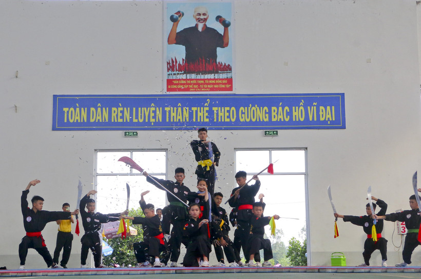 Biểu diễn võ cổ truyền tại lễ khai mạc Giải vô địch Võ cổ truyền tỉnh Hậu Giang năm 2023. Ảnh: Duy Khương – TTXVN 