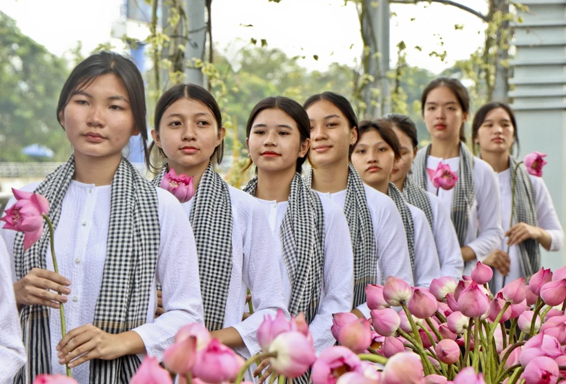 Triển lãm tranh "Chiếc áo Bà ba xưa và nay"