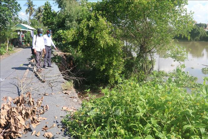 Điểm sạt lở có chiều dài gần 50 m ở tỉnh Tiền Giang. Ảnh: Minh Trí-TTXVN 