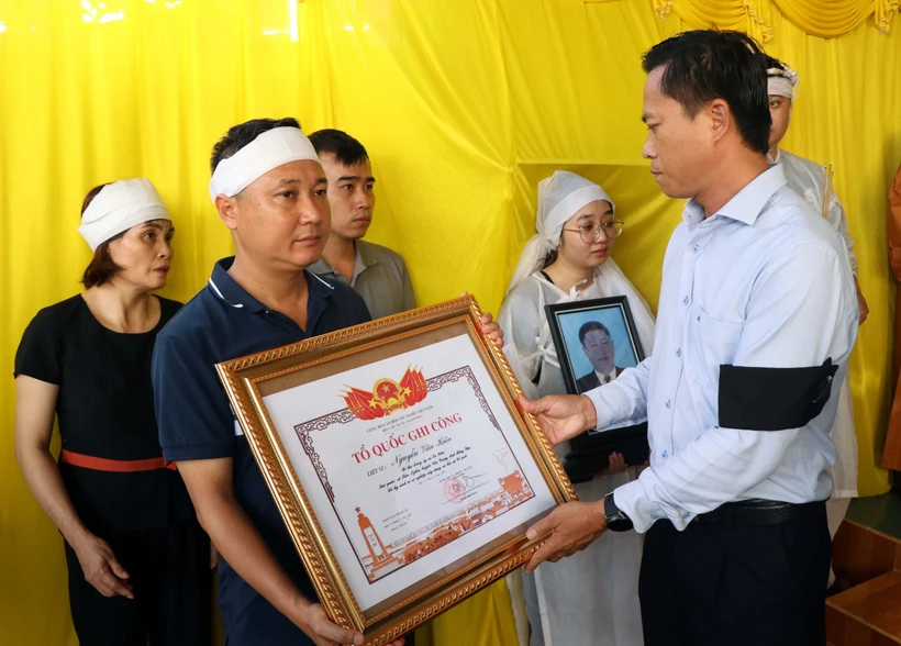 Vụ dùng súng tấn công tại Đắk Lắk: Truy điệu, trao Bằng Tổ quốc ghi công cho 6 cán bộ, chiến sĩ Công an