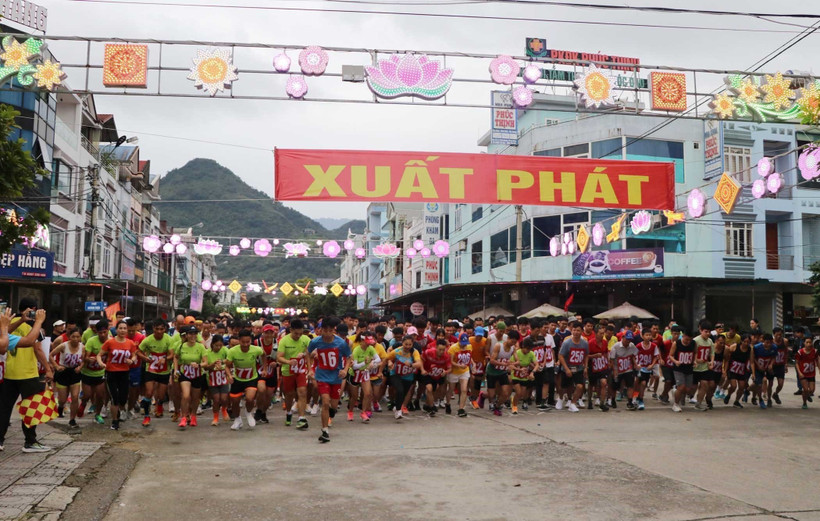 Chinh phục đỉnh núi Lao Tỷ Phùng và các lễ hội dân tộc đặc sắc tại Lai Châu dịp Quốc khánh 2/9