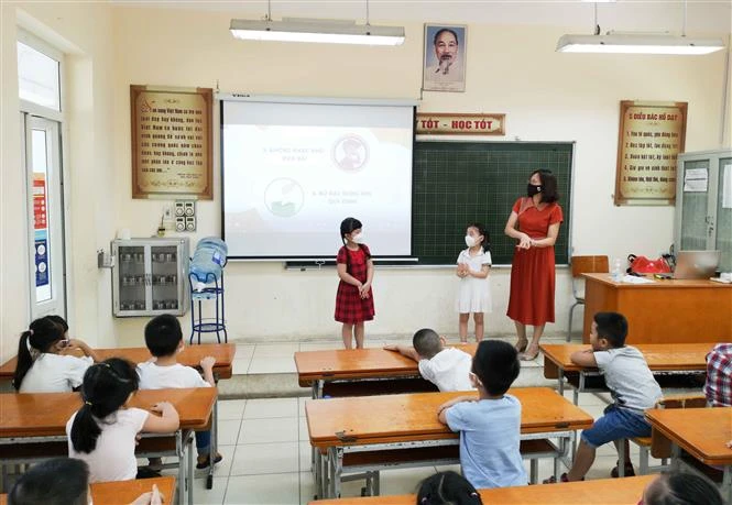 Học sinh tiểu học của Hà Nội học trực tiếp tại trường . Ảnh: Thanh Tùng - TTXVN