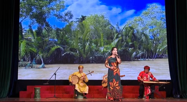 Long An: Giữ gìn và phát huy Di sản văn hóa dân tộc Đờn ca tài tử