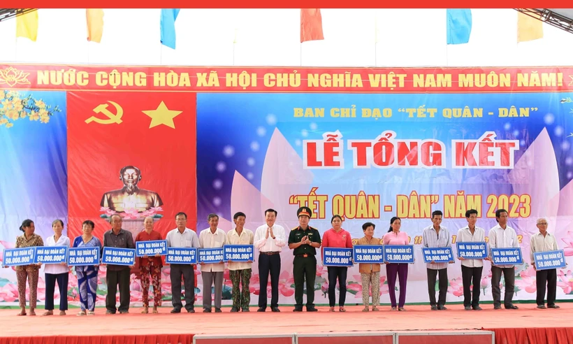 Ấm áp “Tết quân - dân” tại tỉnh Sóc Trăng