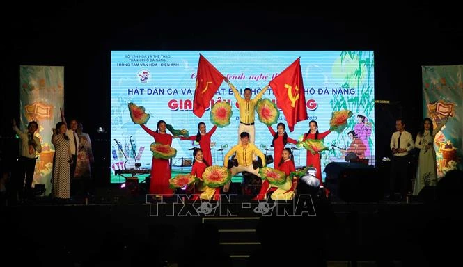 Biểu diễn nghệ thuật tại chương trình. Ảnh: Trần Lê Lâm - TTXVN