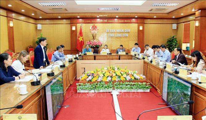 Quang cảnh buổi làm việc của lãnh đạo tỉnh Lạng Sơn với Ủy ban Dân tộc và đại diện ADB. Ảnh: Thái Thuần - TTXVN