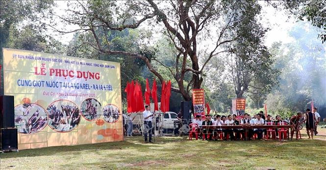 Nghi lễ phục dựng Lễ cúng cầu mưa của người Jrai tại làng Krêl, xã Ia Krêl, huyện biên giới Đức Cơ, tỉnh Gia Lai. Ảnh: Quang Thái-TTXVN