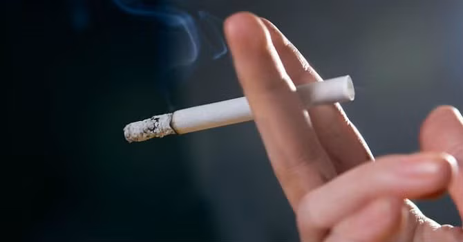 Những người hút thuốc lá có nguy cơ cao mắc những bệnh lý tim mạch, đột quỵ, răng miệng và cả bệnh ung thư. Ảnh :.vinmec.com