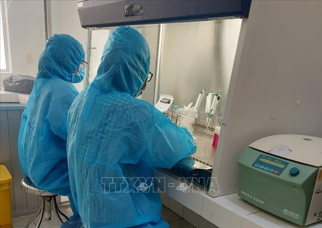 Long An có thêm 1 cơ sở đủ chức năng xét nghiệm và công nhận kết quả khẳng định COVID-19 nhằm đáp ứng yêu cầu xét nghiệm, truy vết phòng, chống dịch.Ảnh: Đức Hạnh - TTXVN
