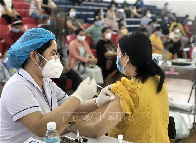 Tiêm vaccine phòng COVID-19 cho phụ nữ mang thai từ 13 tuần trở lên ở thành phố Quy Nhơn. Ảnh: Nguyên Linh-TTXVN 