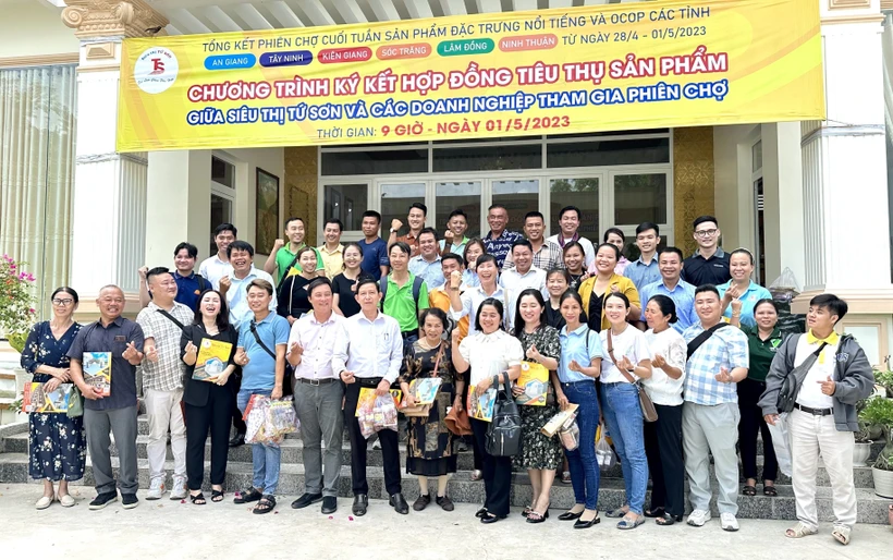 44 doanh nghiệp đến từ các tỉnh: An Giang, Sóc Trăng, Tây Ninh, Kiên Giang, Lâm Đồng và Ninh Thuận tham gia buổi kết nối với nhà phân phối. Ảnh: Thanh Sang - TTXVN