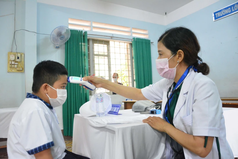 Tổ chức tiêm vaccine phòng COVID-19 cho trẻ em sau lễ phát động. Ảnh: Tuấn Anh – TTXVN