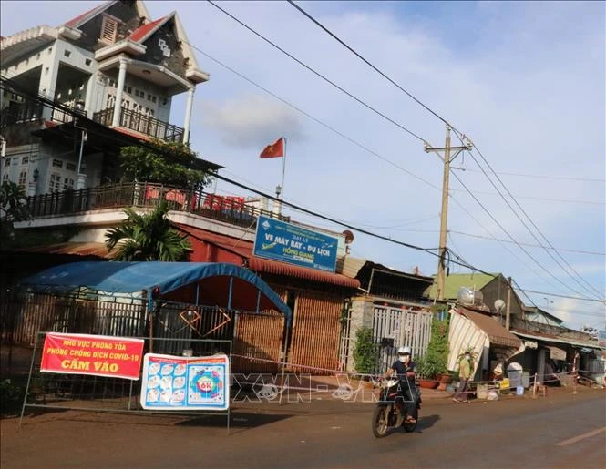 Khu vực phong tỏa tại thị xã Phước Long do có ca dương tính với SARS-CoV-2. Ảnh: K GỬIH -TTXVN 
