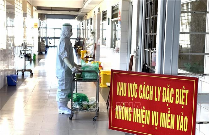 Tổng Công ty Phát điện 2 trao hỗ, quà cho lực lượng trợ phòng, chống dịch COVID -19 trên địa bàn các huyện Tri Tôn, An Giang. Ảnh: Thanh Sang - TTXVN