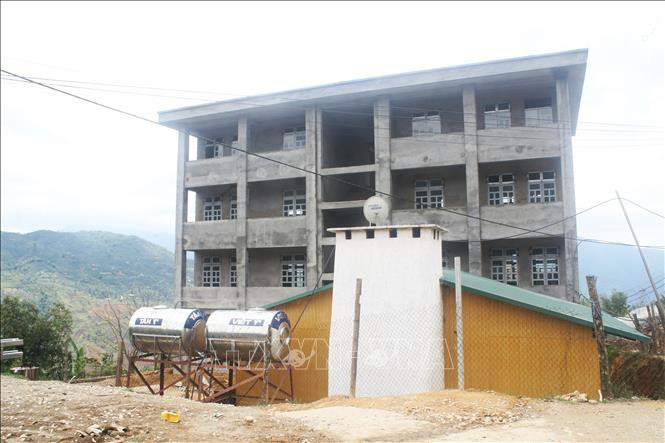 Khu bán trú thứ hai do quỹ LOAN (CHLB Đức) tài trợ ở xã Chế Tạo đang trong giai đoạn hoàn thiện. Ảnh: Quang Vinh-TTXVN