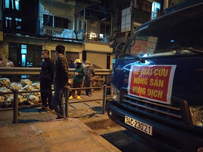Vận chuyển nông sản ở Hải Dương về Hà Nội tiêu thụ. Ảnh: Ngọc Dung