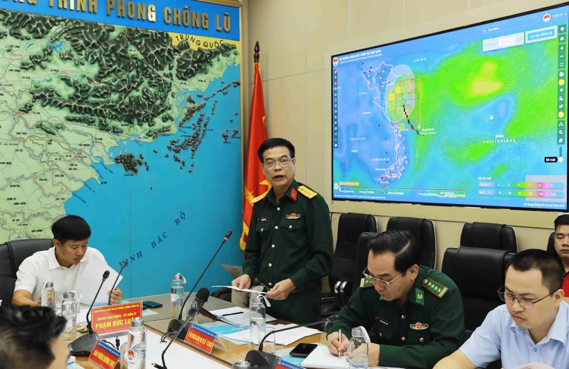 Đại diện Uỷ ban Quốc gia ứng phó sự cố thiên tai và tìm kiếm cứu nạn Trần Đình Sáu phát biểu. Ảnh: Vũ Sinh - TTXVN 
